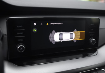 Подержанный автомобиль Skoda Octavia Liftback 2021 года (16 фото)