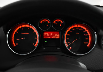 Подержанный автомобиль Peugeot 408 2013 года (18 фото)