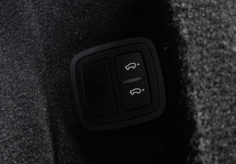 Подержанный автомобиль Porsche Cayenne 2015 года (25 фото)