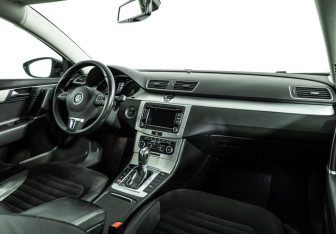 Подержанный автомобиль Volkswagen Passat Sedan 2011 года (9 фото)