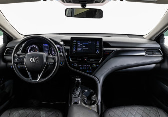 Подержанный автомобиль Toyota Camry Sedan 2021 года (10 фото)