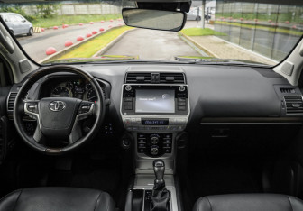 Подержанный автомобиль Toyota Land Cruiser Prado 2018 года (14 фото)