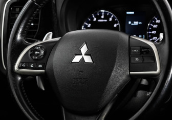 Подержанный автомобиль Mitsubishi Outlander 2013 года (11 фото)