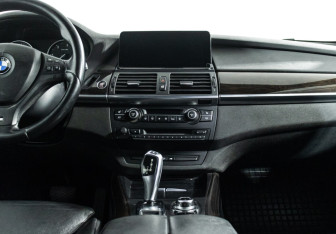 Подержанный автомобиль BMW X5 2012 года (14 фото)
