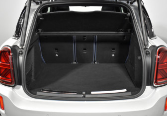 Подержанный автомобиль MINI Countryman 2020 года (24 фото)