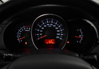 Подержанный автомобиль Kia Rio Sedan 2015 года (18 фото)