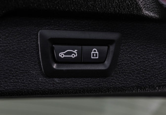 Подержанный автомобиль BMW X5 2015 года (38 фото)