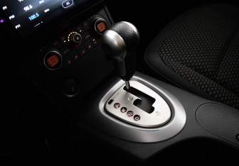 Подержанный автомобиль Nissan Qashqai 2008 года (14 фото)