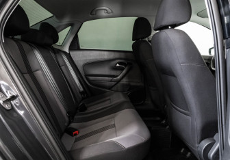 Подержанный автомобиль Volkswagen Polo Sedan 2016 года (17 фото)