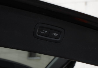 Подержанный автомобиль Volvo XC90 2019 года (36 фото)