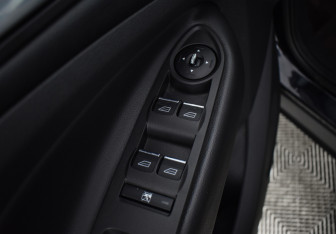 Подержанный автомобиль Ford Kuga 2014 года (15 фото)