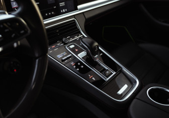 Подержанный автомобиль Porsche Panamera Wagon 2019 года (19 фото)