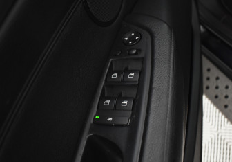 Подержанный автомобиль BMW X5 2007 года (18 фото)