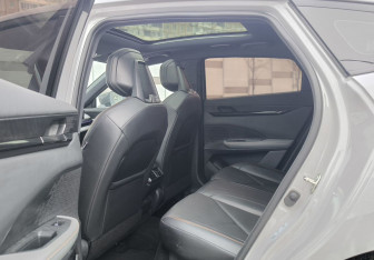 Подержанный автомобиль Changan UNI-V 2023 года (18 фото)