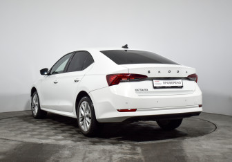 Подержанный автомобиль Skoda Octavia Liftback 2022 года (7 фото)