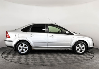 Подержанный автомобиль Ford Focus Sedan 2005 года (4 фото)
