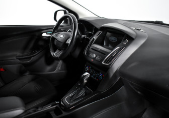 Подержанный автомобиль Ford Focus Hatchback 2017 года (13 фото)
