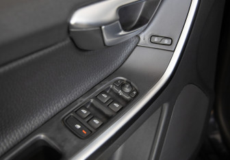 Подержанный автомобиль Volvo XC60 2010 года (18 фото)