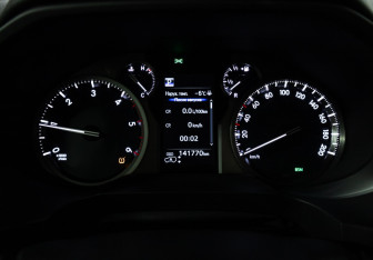 Подержанный автомобиль Toyota Land Cruiser Prado 2017 года (12 фото)