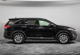 Подержанный автомобиль Kia Sorento 2016 года (4 фото)