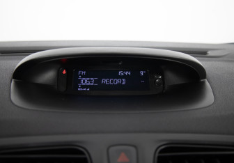 Подержанный автомобиль Renault Fluence 2012 года (14 фото)