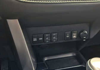 Подержанный автомобиль Toyota RAV4 2017 года (15 фото)