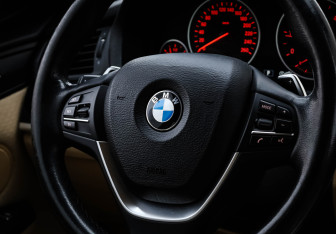 Подержанный автомобиль BMW X4 2017 года (13 фото)