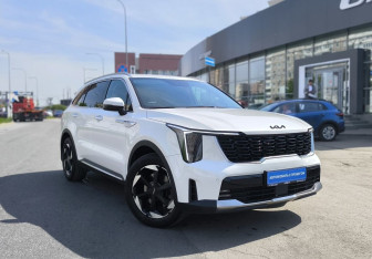 Подержанный автомобиль Kia Sorento 2024 года (3 фото)