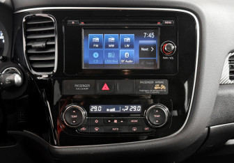 Подержанный автомобиль Mitsubishi Outlander 2014 года (18 фото)