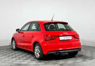 Подержанный автомобиль Audi A1 2015 года (7 фото)
