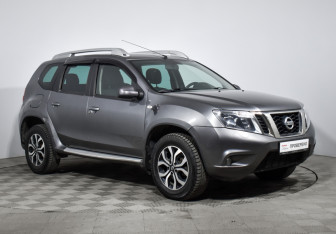 Подержанный автомобиль Nissan Terrano 2015 года (3 фото)