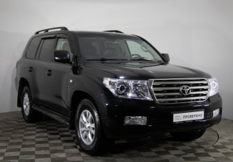 Подержанный автомобиль Toyota Land Cruiser Suv 2008 года (3 фото)