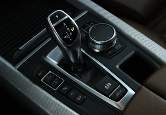 Подержанный автомобиль BMW X5 2017 года (18 фото)