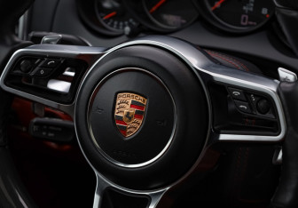 Подержанный автомобиль Porsche Cayenne 2014 года (15 фото)