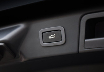 Подержанный автомобиль Land Rover Range Rover Velar 2019 года (36 фото)