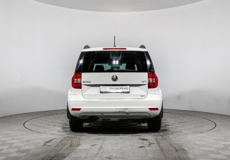 Подержанный автомобиль Skoda Yeti 2014 года (6 фото)