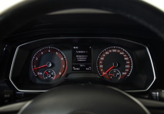 Подержанный автомобиль Volkswagen Jetta Sedan 2020 года (13 фото)