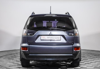 Подержанный автомобиль Mitsubishi Outlander 2011 года (6 фото)