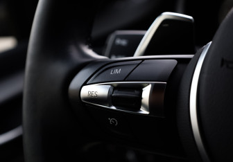 Подержанный автомобиль BMW X5 2017 года (12 фото)