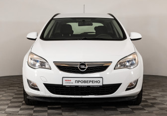 Подержанный автомобиль Opel Astra Wagon 2012 года (2 фото)