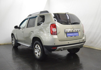 Подержанный автомобиль Renault Duster 2014 года (7 фото)