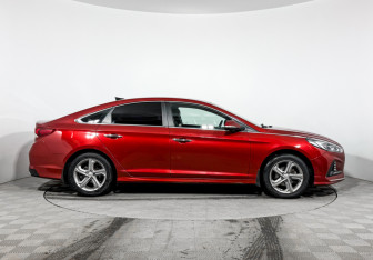 Подержанный автомобиль Hyundai Sonata 2018 года (4 фото)