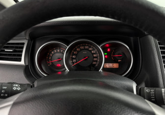 Подержанный автомобиль Nissan Tiida Sedan 2008 года (17 фото)