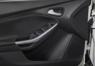 Подержанный автомобиль Ford Focus Hatchback 2013 года (19 фото)