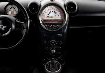 Подержанный автомобиль MINI Countryman 2011 года (13 фото)