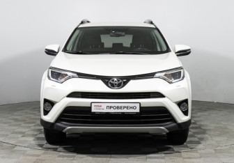 Подержанный автомобиль Toyota RAV4 2017 года (2 фото)