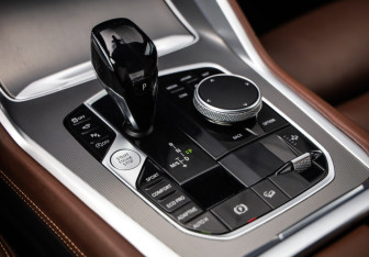 Подержанный автомобиль BMW X6 2021 года (25 фото)