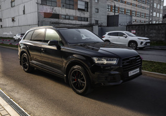 Подержанный автомобиль Audi Q7 2018 года (3 фото)