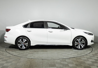 Подержанный автомобиль Kia K3 Sedan 2020 года (4 фото)