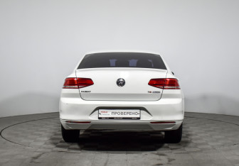 Подержанный автомобиль Volkswagen Passat Sedan 2015 года (6 фото)